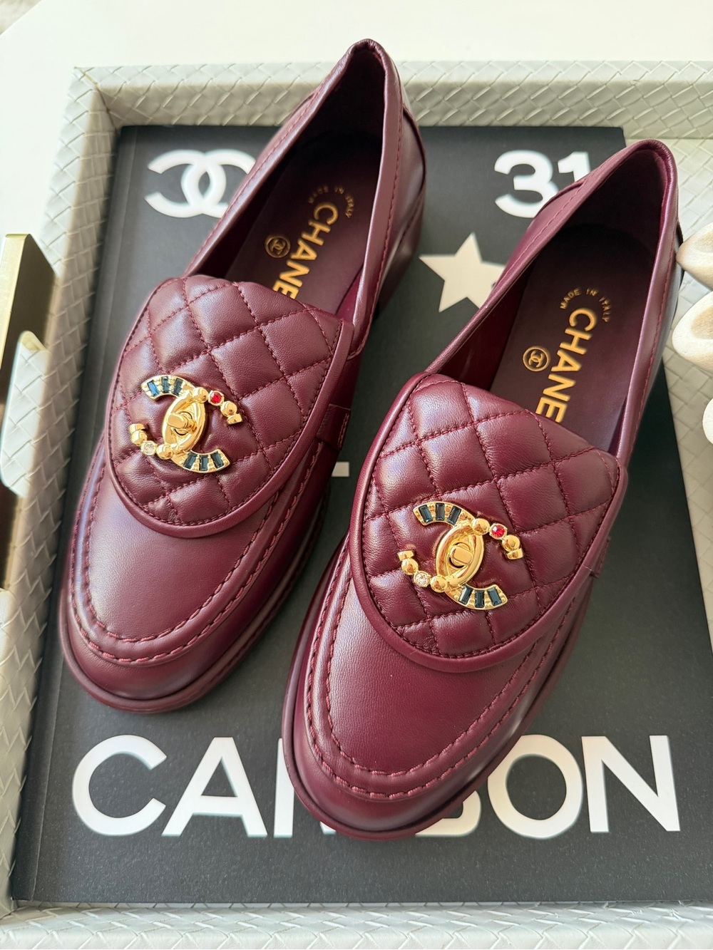 CHANEL BURGUNDY LEATHER LOAFERS OXFORD SHOES GOLD STRASS GEMS CC TURNLOCK 37 - Picture 4 of 17